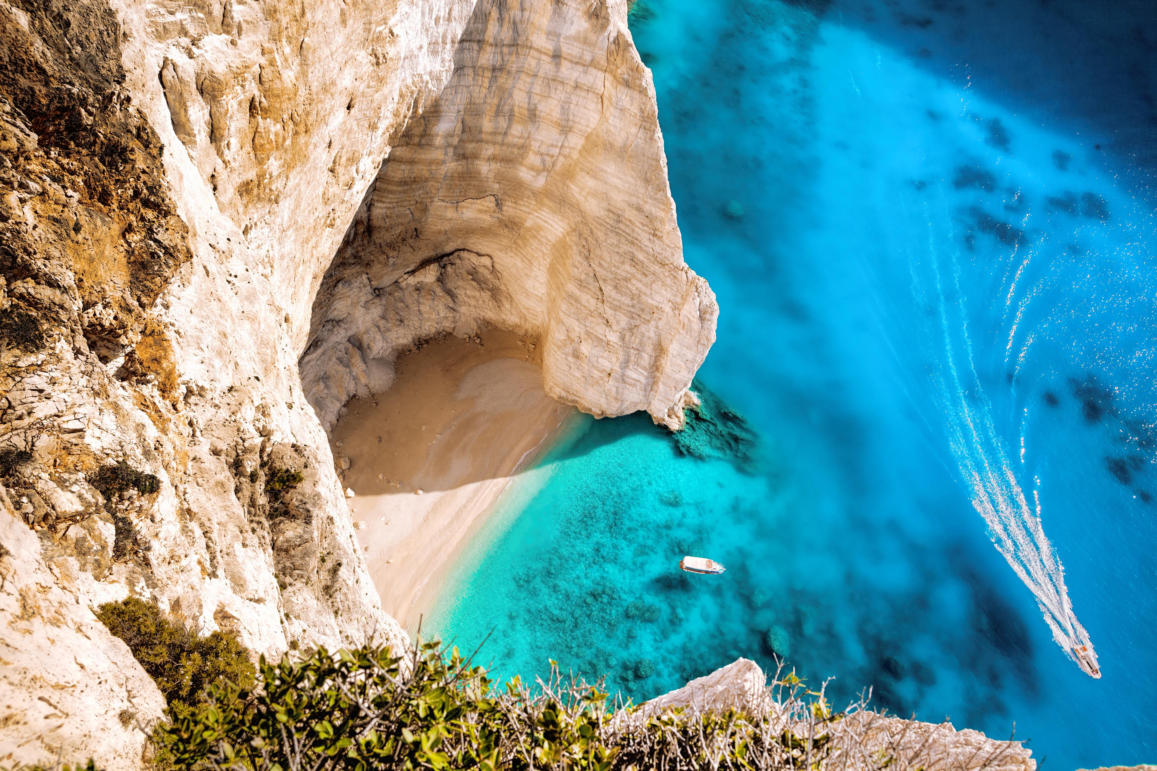 8 Top Greek Island Vacation Experiences