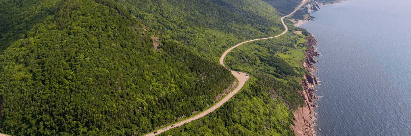 Aventure en voiture dans le Canada atlantique : merveilles côtières et charme maritime background