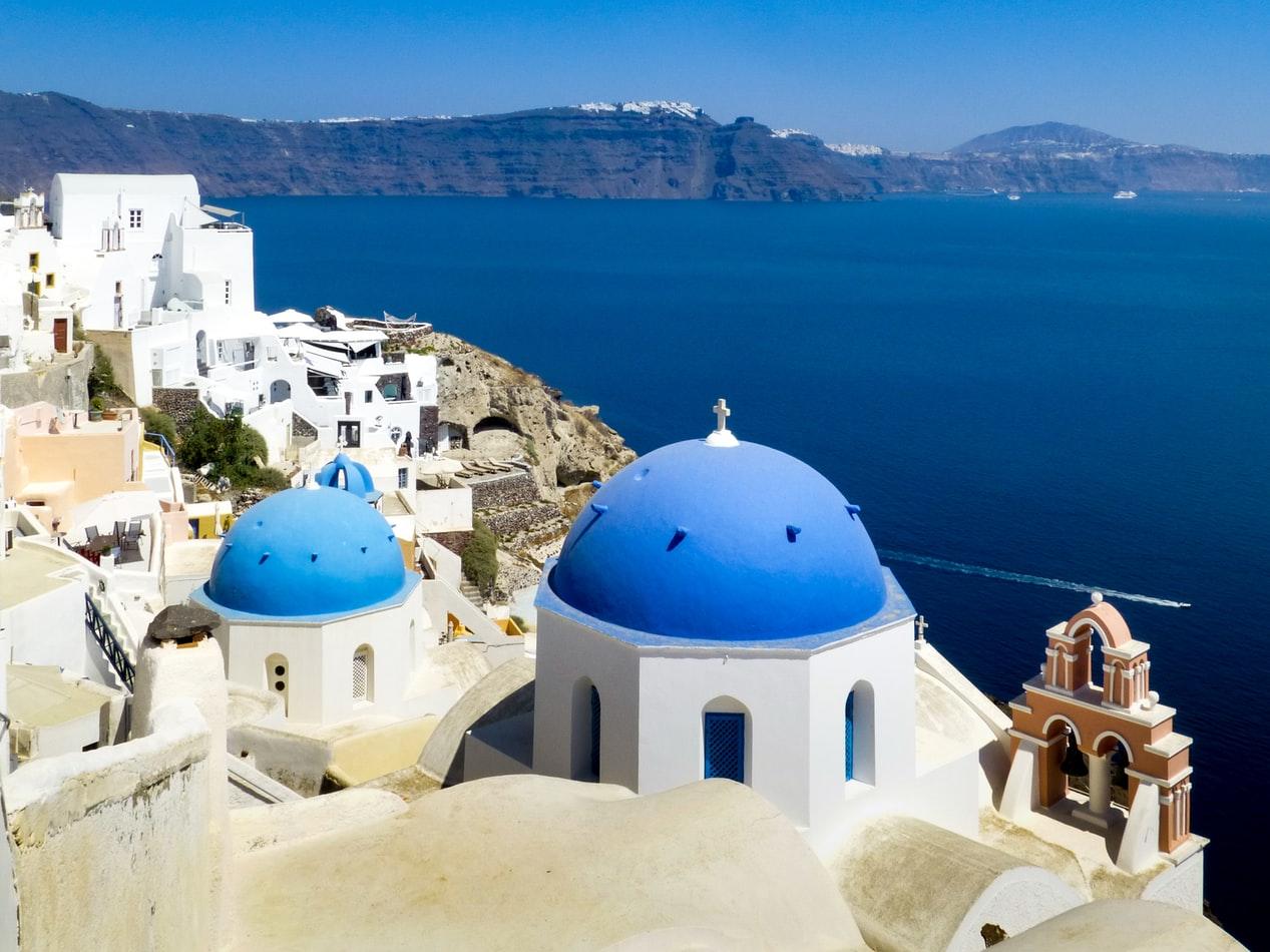 15 Things to do in Santorini - background banner